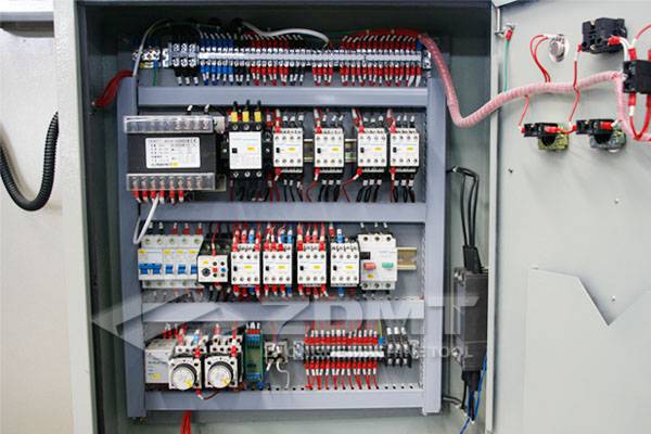 電控箱.jpg 電控箱.jpg