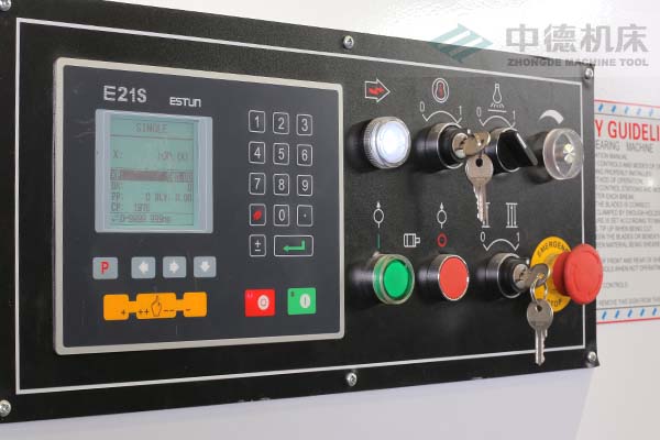 ZDS-1632E21數(shù)控系統(tǒng).jpg ZDS-1632E21數(shù)控系統(tǒng).jpg