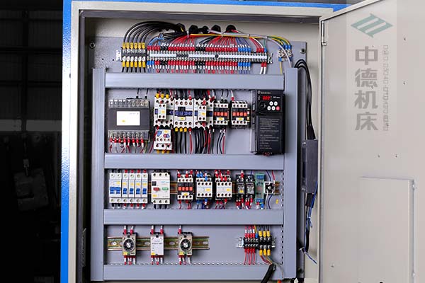 ZDS-1632采用正品電氣元件,裝有變頻驅(qū)動(dòng),控制精確,穩(wěn)定耐用壽命長.jpg ZDS-1632采用正品電氣元件,裝有變頻驅(qū)動(dòng),控制精確,穩(wěn)定耐用壽命長.jpg